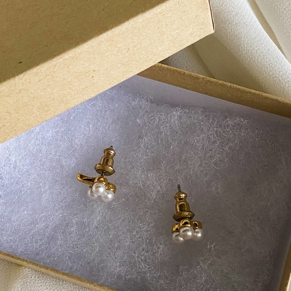 VTG Gold Three Pearl Clover Earrings - Picture 4 of 7